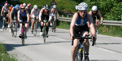 Ironman 70.3 Triathlon, Deine Trainingsplan-Autorin Anke am Anstieg in Gansbach